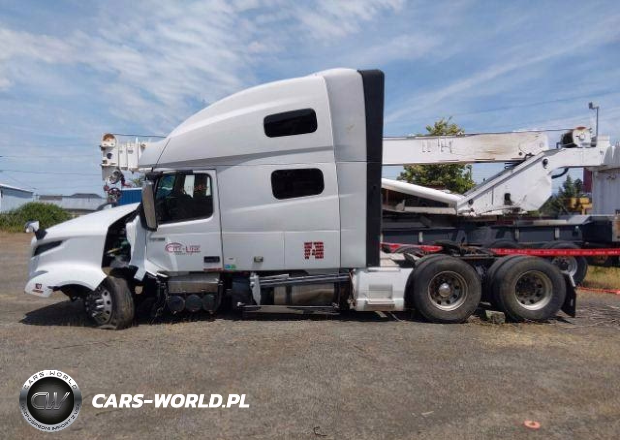 2023 Volvo VIN:4V4NC9EH5PN326233 - 18