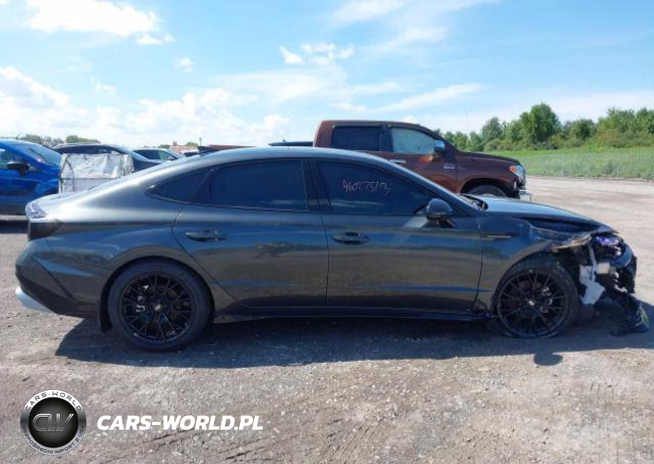 2025 Hyundai Sonata VIN:KMHL44JA1SA490344 - 14