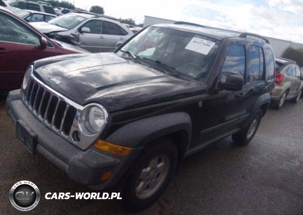2005 Jeep Liberty Sport VIN:1J4GL48K95W590524 - 3