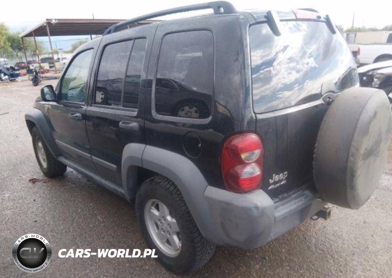 2005 Jeep Liberty Sport VIN:1J4GL48K95W590524 - 4