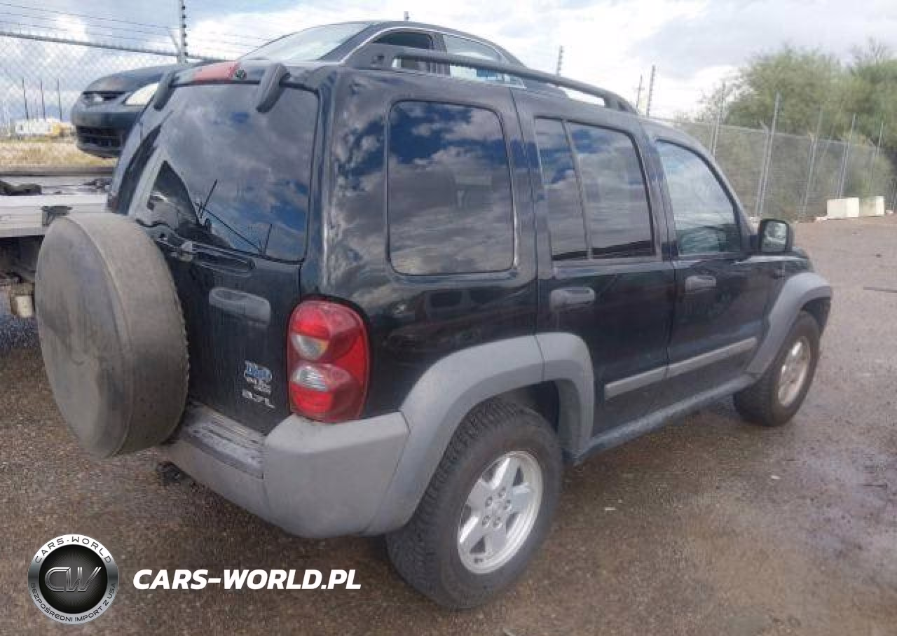 2005 Jeep Liberty Sport VIN:1J4GL48K95W590524 - 5