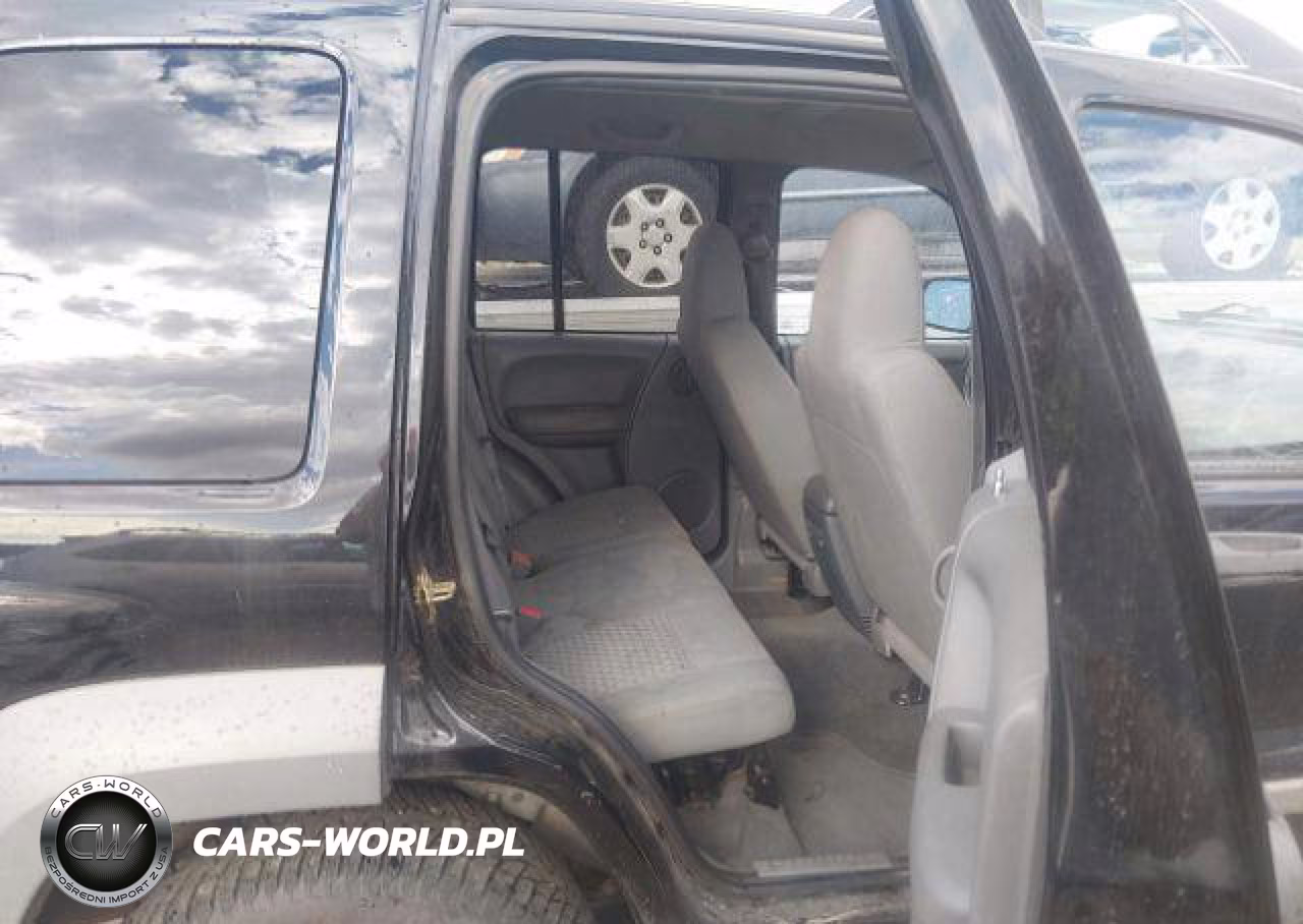 2005 Jeep Liberty Sport VIN:1J4GL48K95W590524 - 9