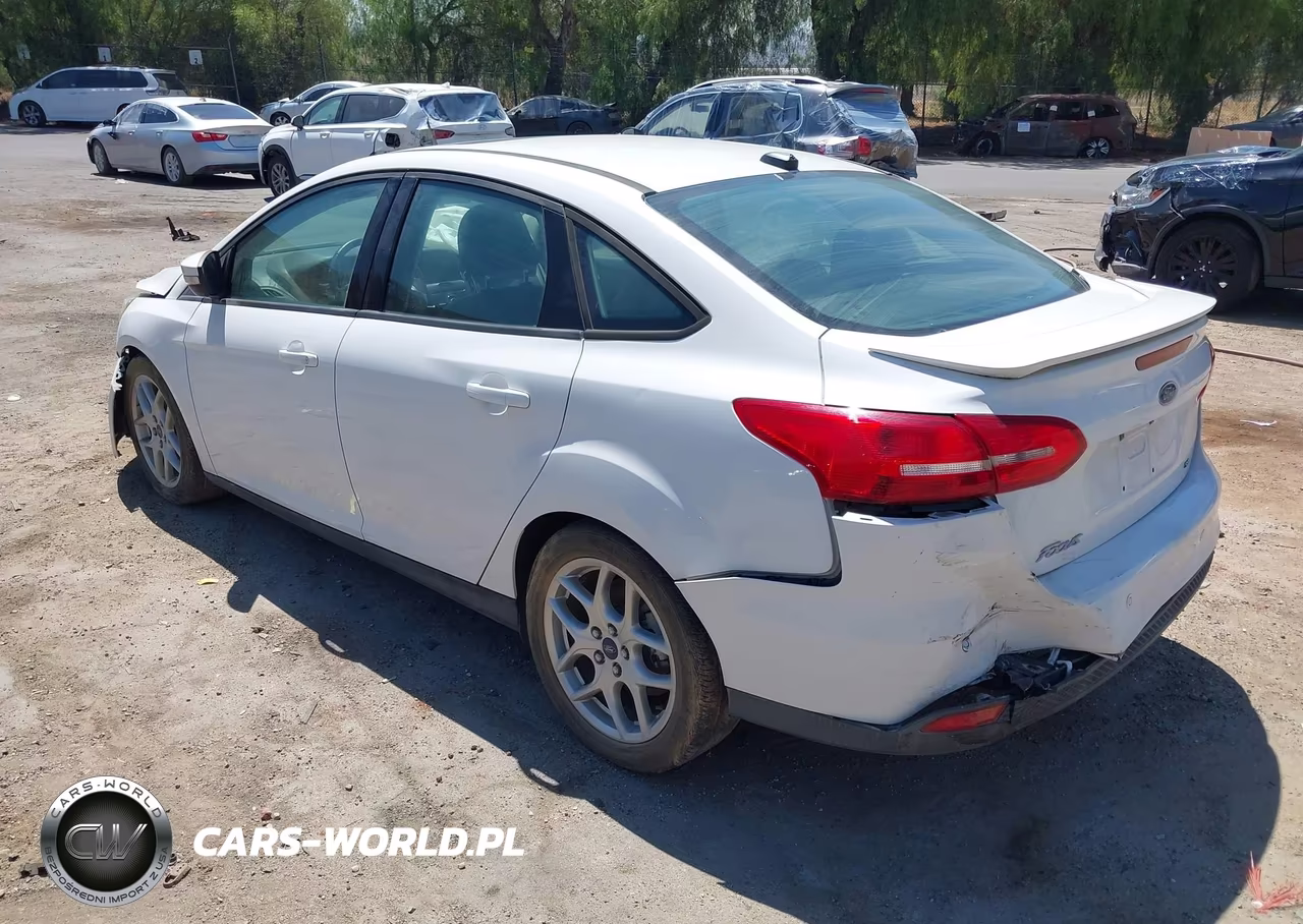 2015 Ford Focus Se VIN:1FADP3F20FL348689 - 3