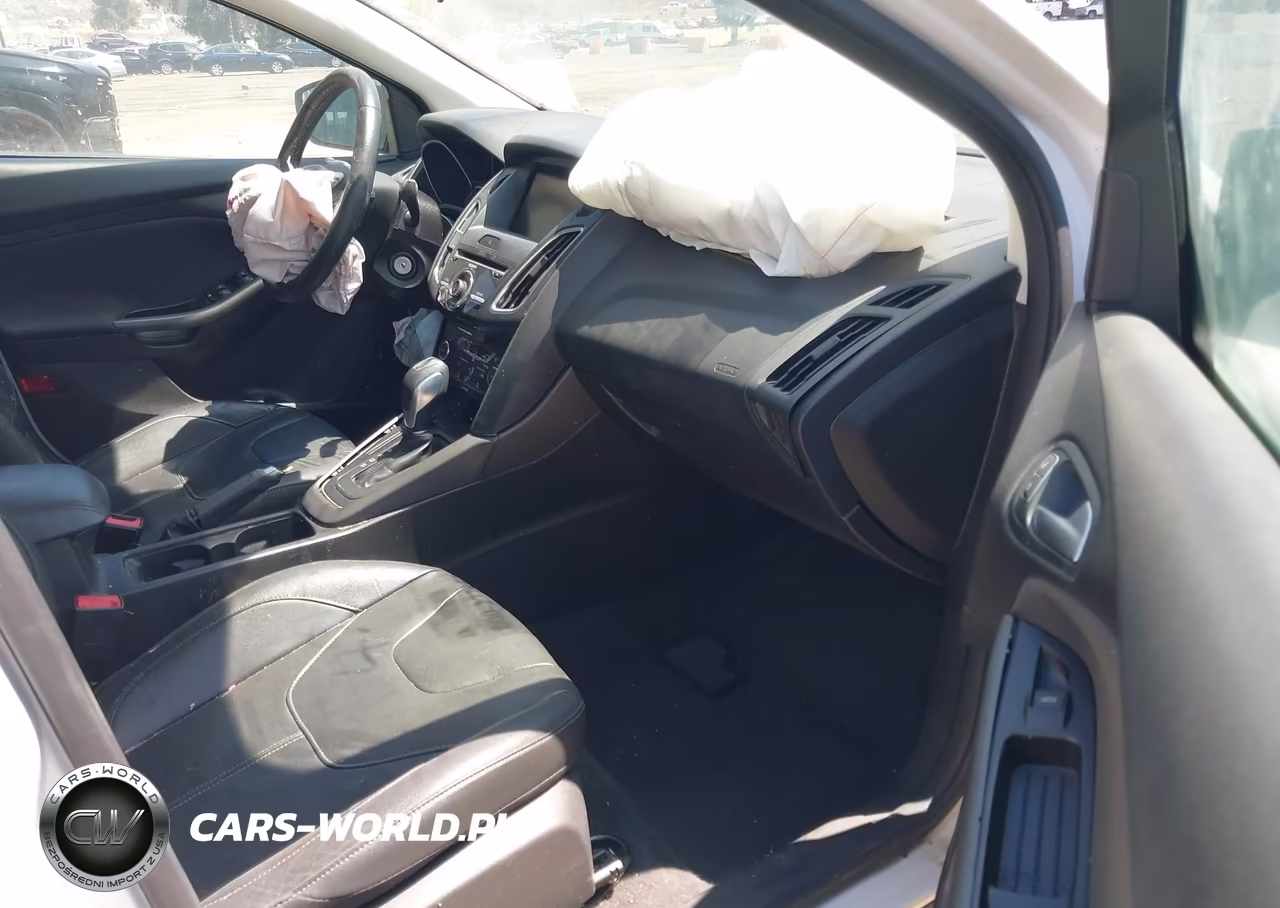2015 Ford Focus Se VIN:1FADP3F20FL348689 - 5