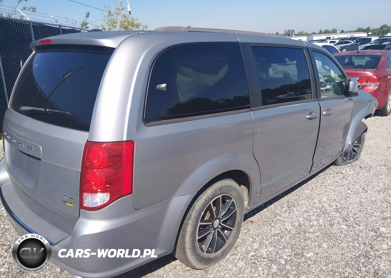 2018 Dodge Grand Caravan Gt VIN:2C4RDGEG8JR359937 - 4