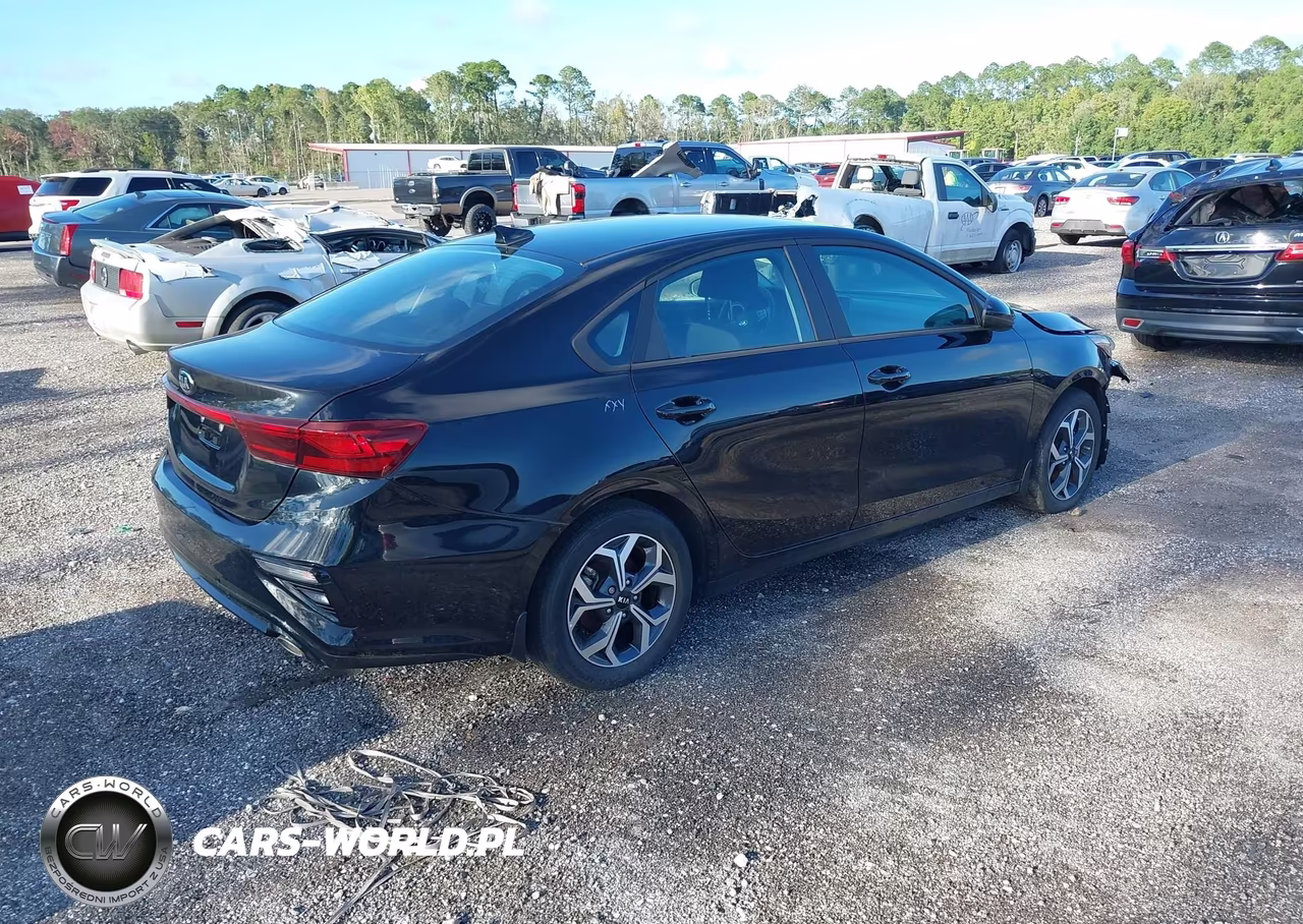 2020 Kia Forte Lxs VIN:3KPF24AD5LE232179 - 4