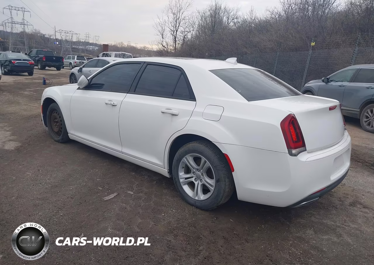 2016 Chrysler 300 300S VIN:2C3CCABG5GH311034 - 3