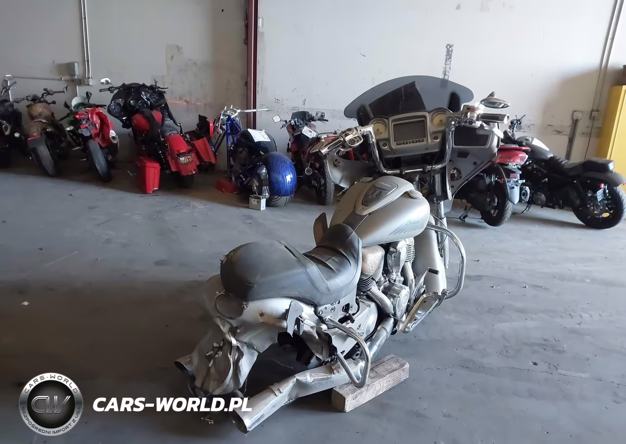 2017 Indian Motorcycle Co. Chieftain Limited VIN:56KTCNAAXH3354282 - 4