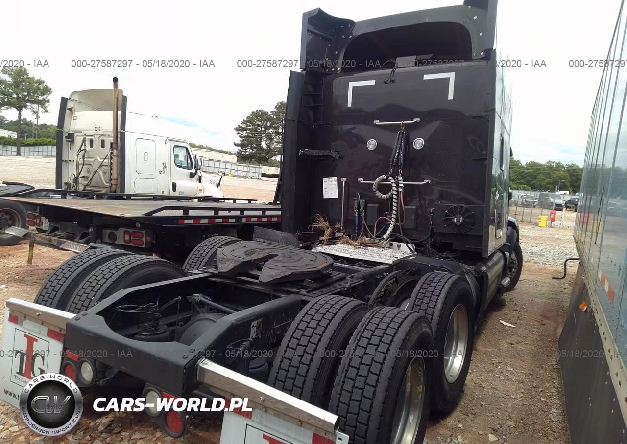 2017 Peterbilt 579 VIN:1XPBDP9X8HD363669 - 4
