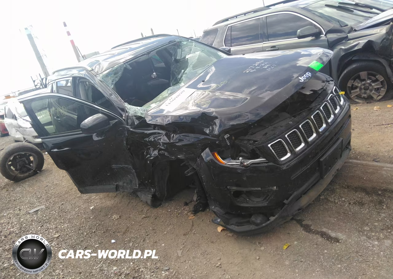 2018 Jeep Compass Latitude 4X4 – zdjęcie 1 z 11