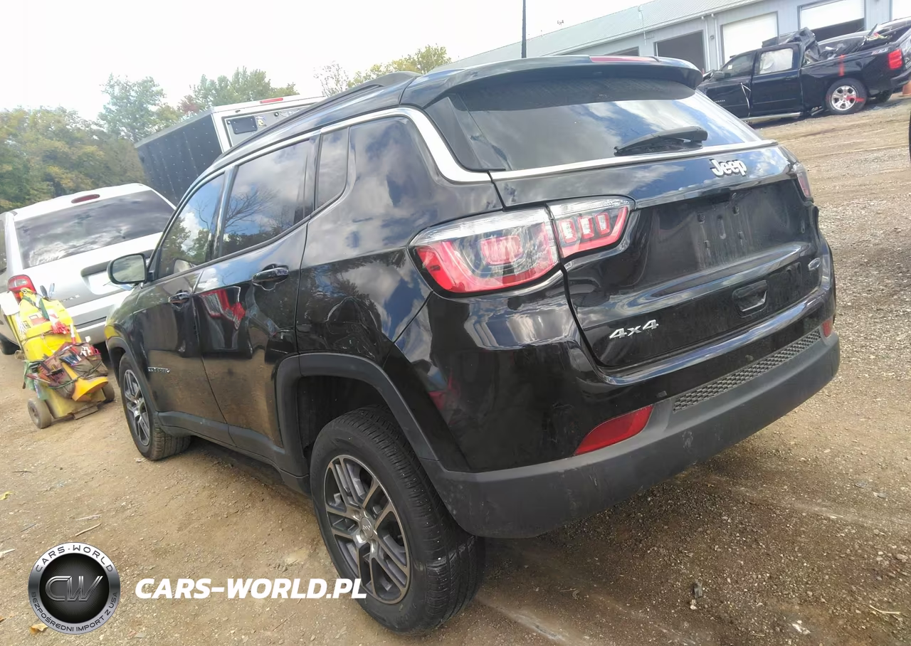 2018 Jeep Compass Latitude 4X4 VIN:3C4NJDBB1JT485407 - 3