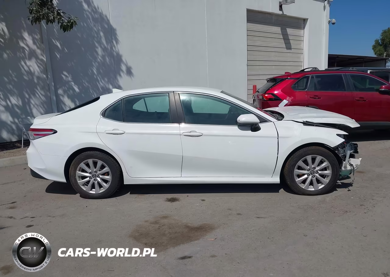2019 Toyota Camry Le VIN:4T1B11HK8KU740596 - 14