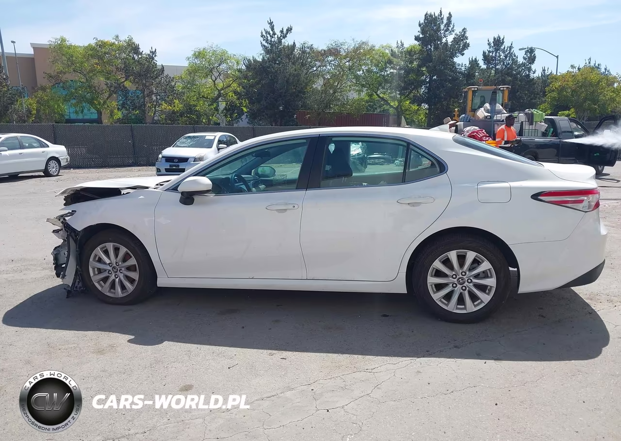 2019 Toyota Camry Le VIN:4T1B11HK8KU740596 - 15