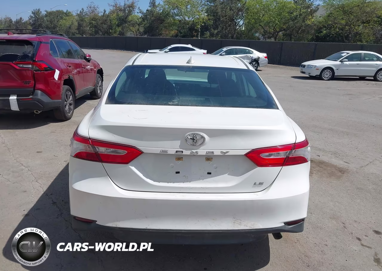 2019 Toyota Camry Le VIN:4T1B11HK8KU740596 - 16