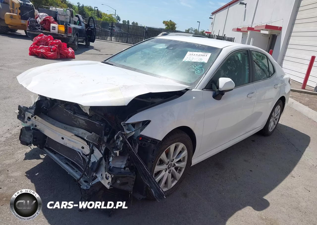 2019 Toyota Camry Le VIN:4T1B11HK8KU740596 - 2