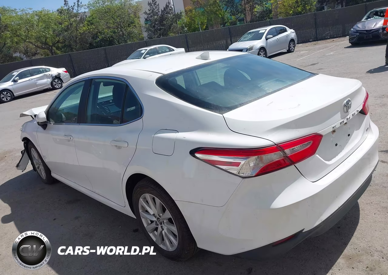 2019 Toyota Camry Le VIN:4T1B11HK8KU740596 - 3