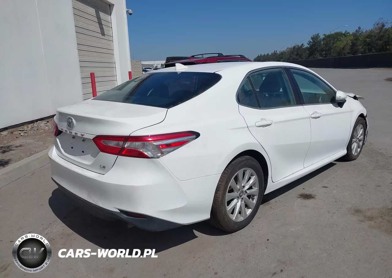 2019 Toyota Camry Le VIN:4T1B11HK8KU740596 - 4