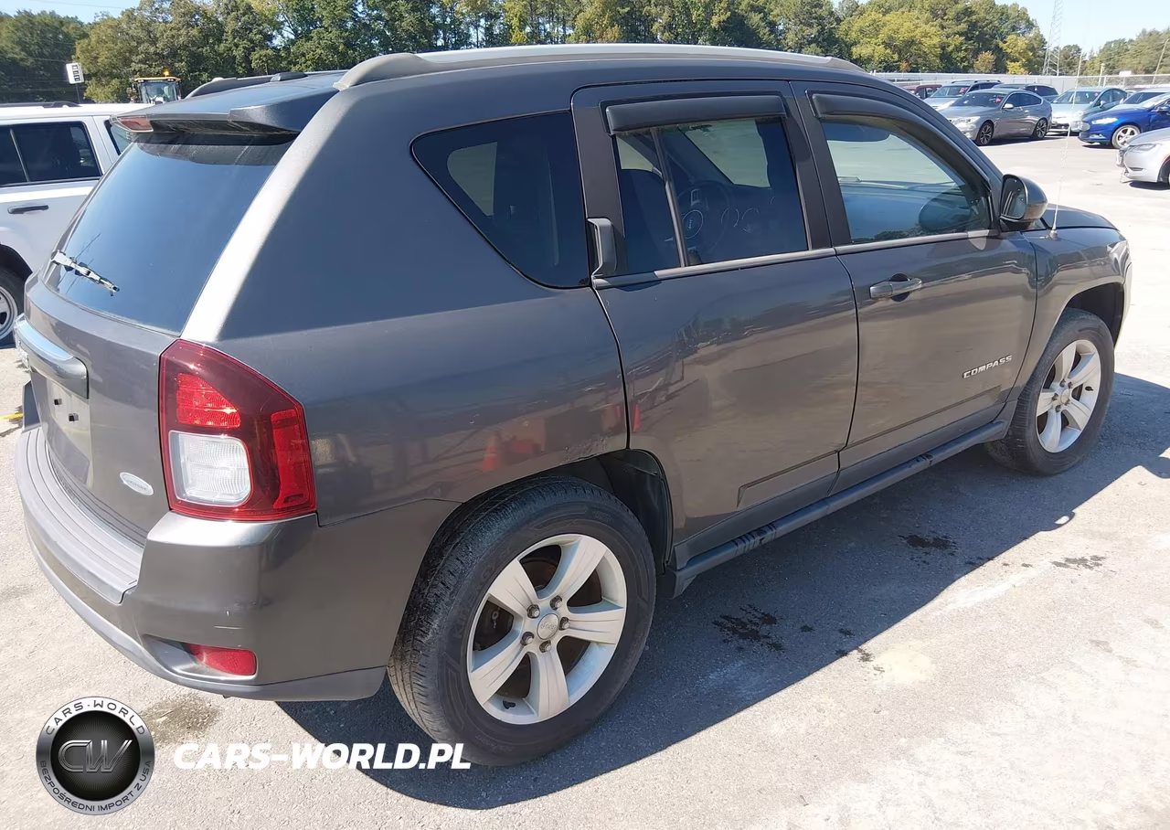 2015 Jeep Compass Latitude VIN:1C4NJDEB0FD258945 - 4