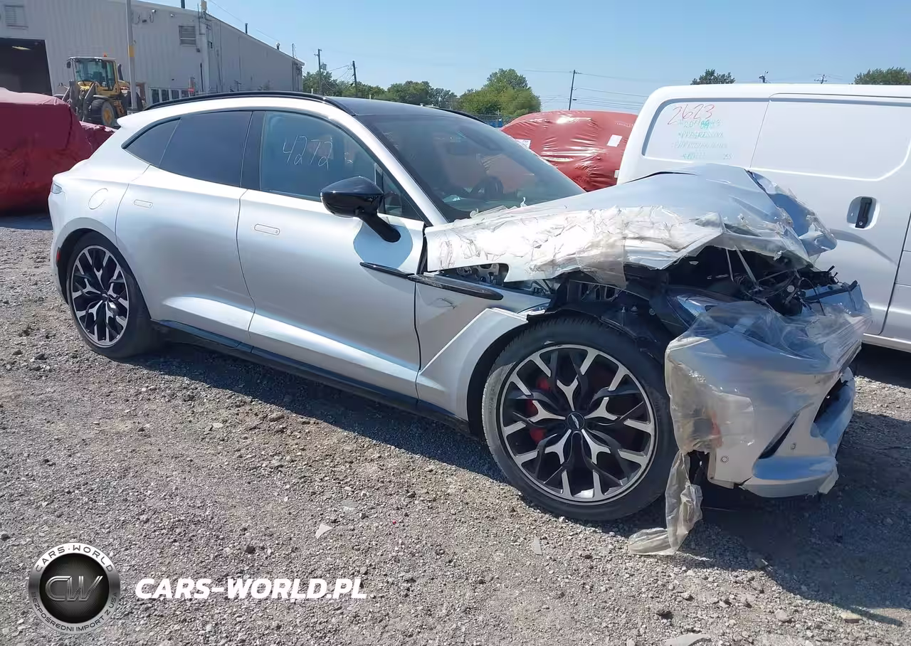 2021 Aston Martin Dbx