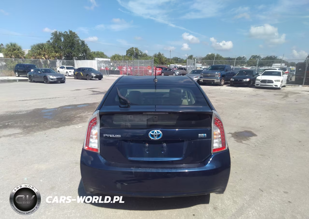 2015 Toyota Prius Three VIN:JTDKN3DU2F0464649 - 16