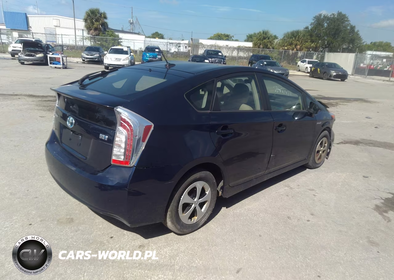 2015 Toyota Prius Three VIN:JTDKN3DU2F0464649 - 4