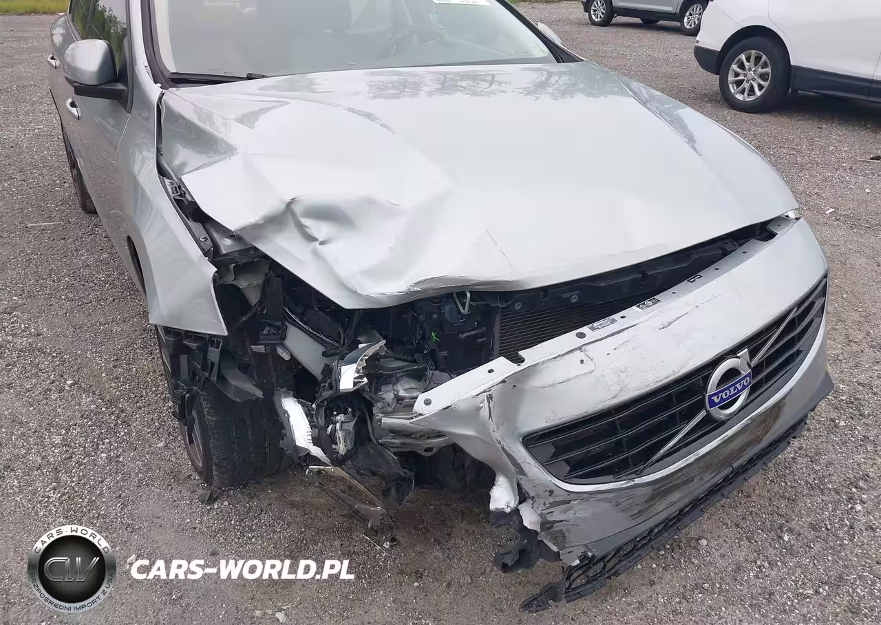 2018 Volvo S60 T5 Dynamic VIN:YV126MFL2J2453326 - 6