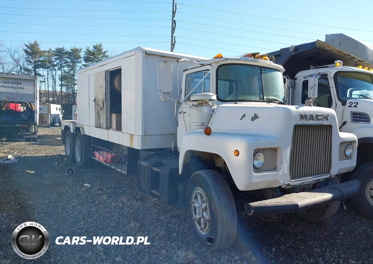 1980 Mack U685St