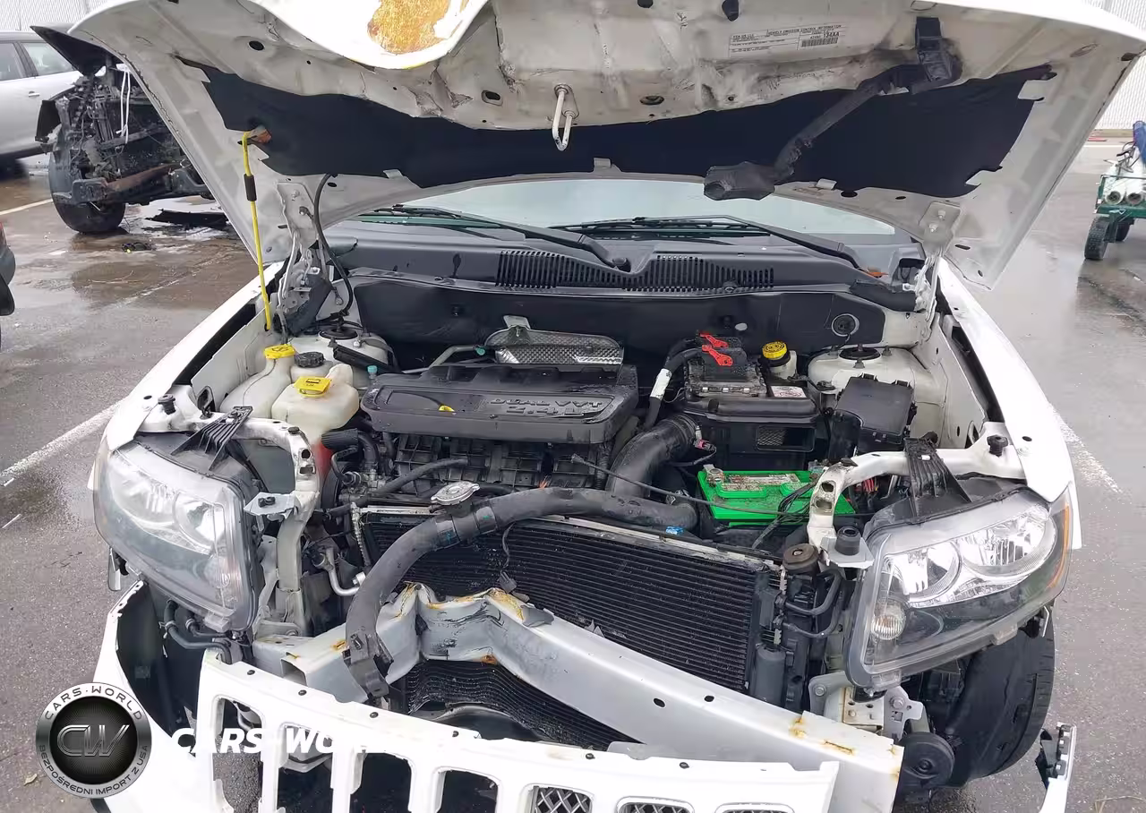 2015 Jeep Compass Latitude VIN:1C4NJDEB2FD393389 - 10