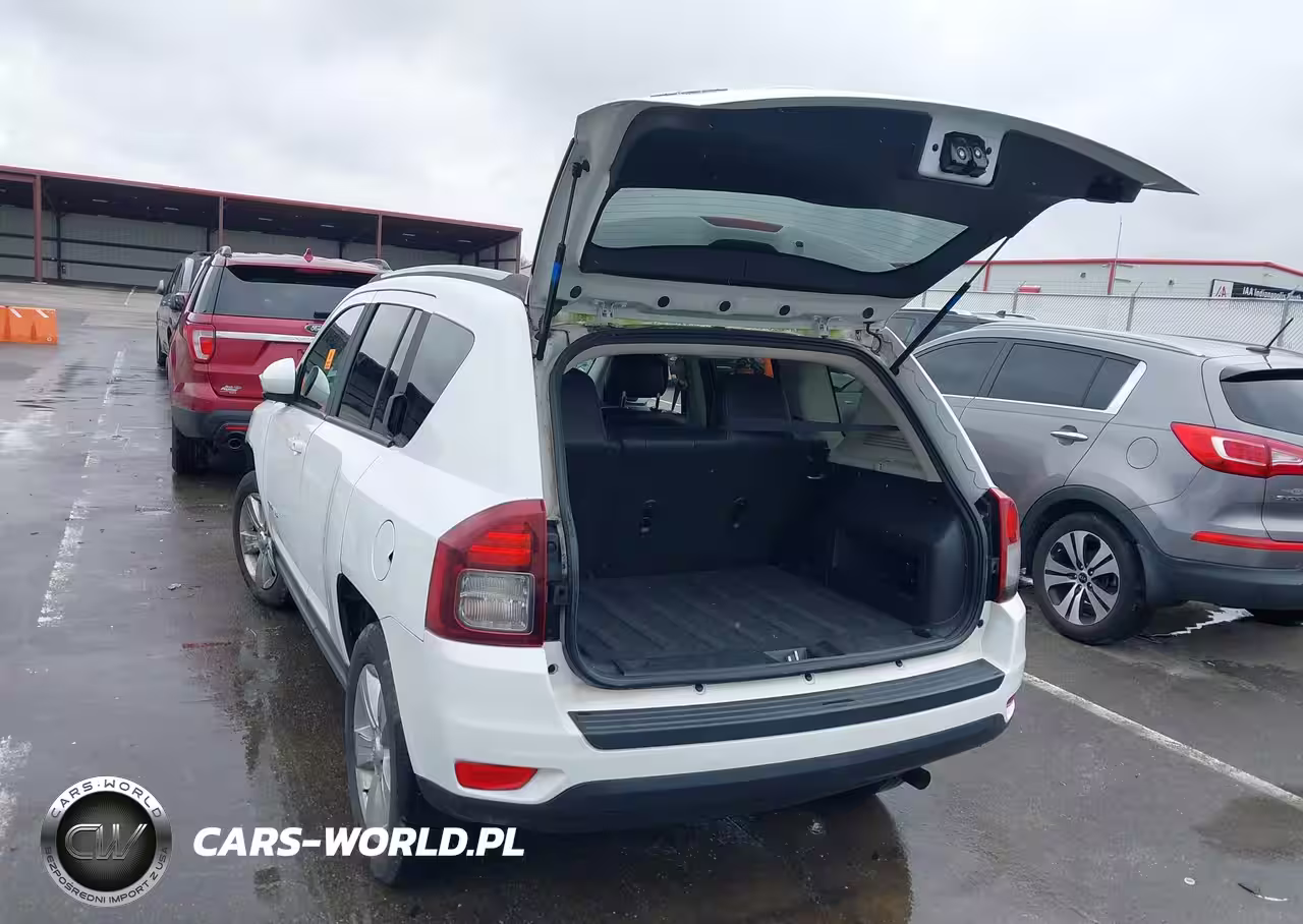 2015 Jeep Compass Latitude VIN:1C4NJDEB2FD393389 - 3