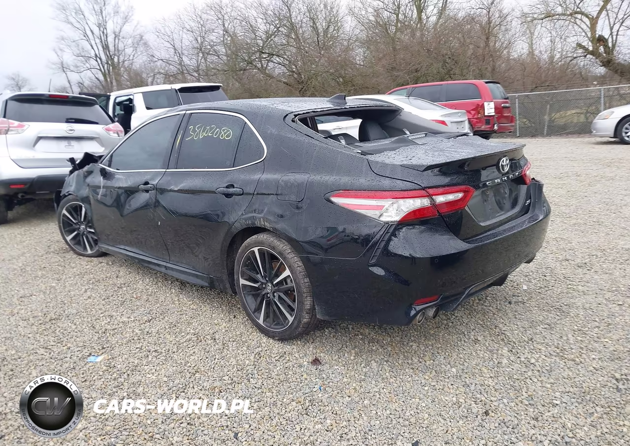 2018 Toyota Camry Xse VIN:4T1B61HKXJU061963 - 3