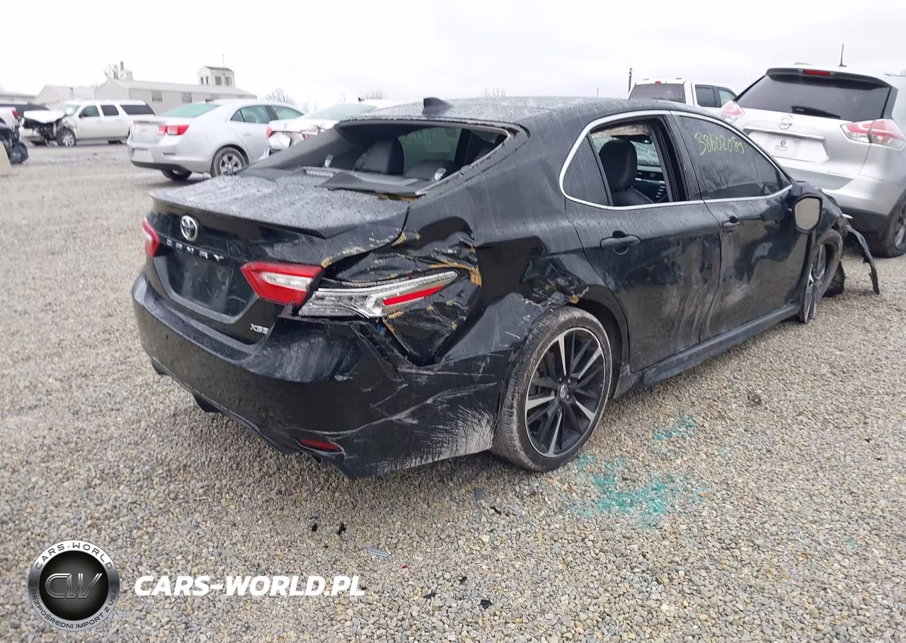 2018 Toyota Camry Xse VIN:4T1B61HKXJU061963 - 4