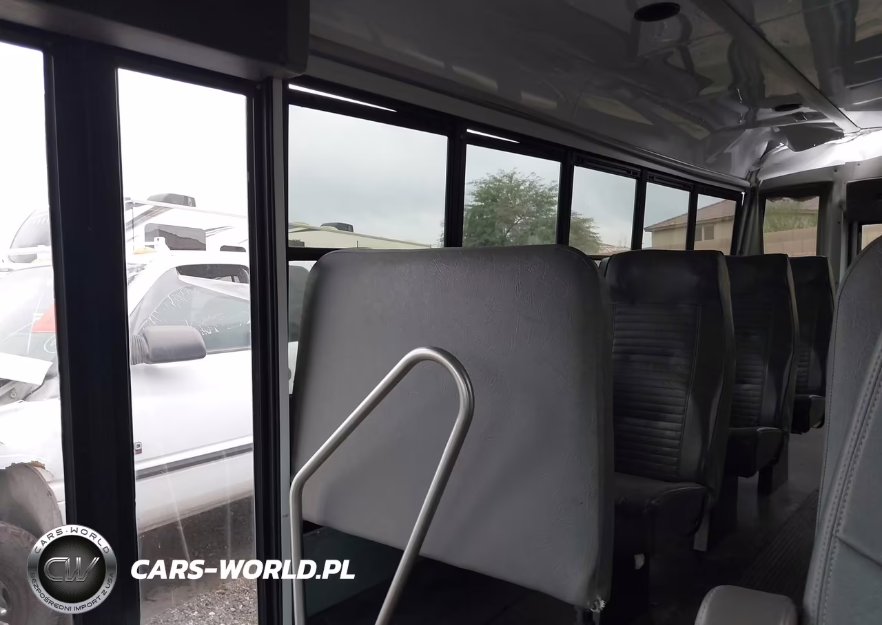 2015 Chevrolet Express Cutaway 3500 VIN:1GB3G3BG8F1106854 - 5