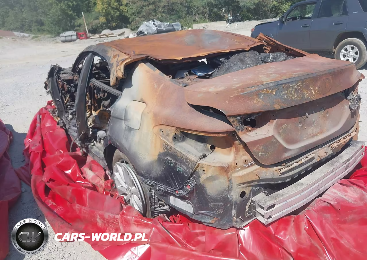 2018 Toyota Camry Le VIN:4T1B11HK5JU599582 - 3