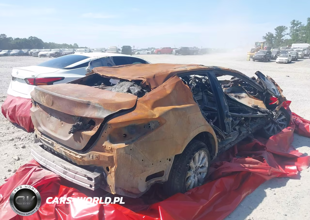 2018 Toyota Camry Le VIN:4T1B11HK5JU599582 - 4