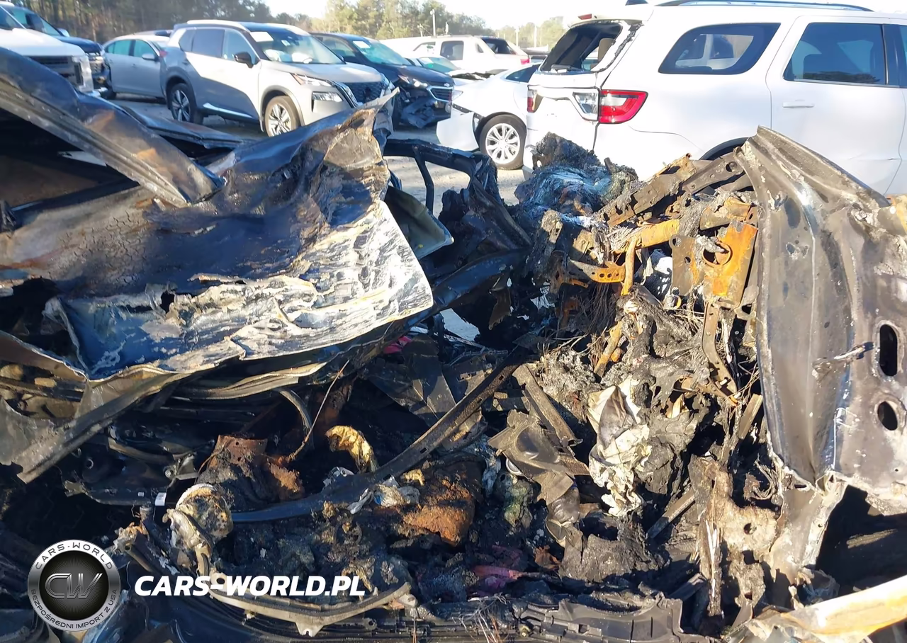 2018 Toyota Camry Le VIN:4T1B11HK5JU599582 - 5