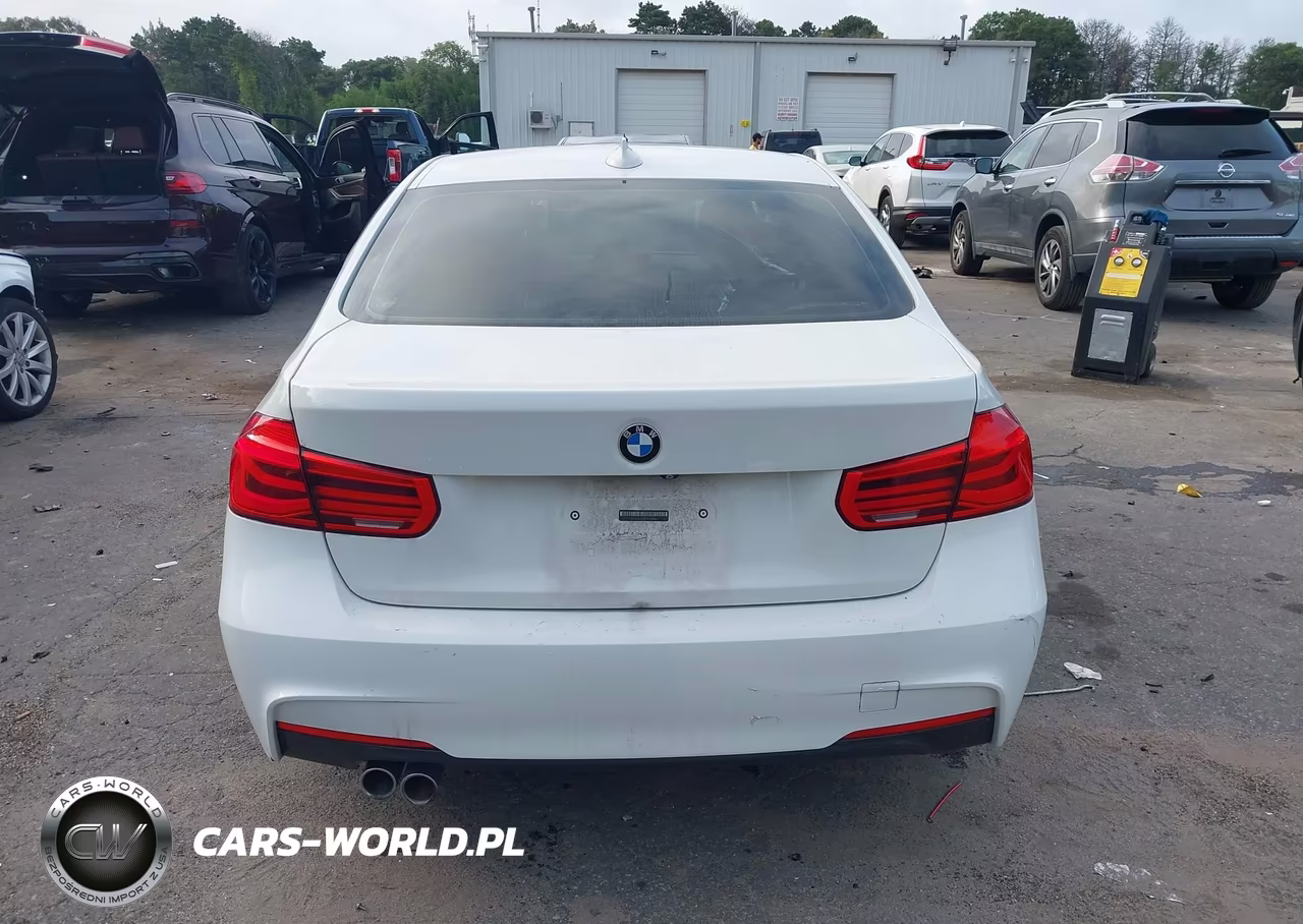 2018 BMW 330I xDrive VIN:WBA8D9G50JNU68891 - 16