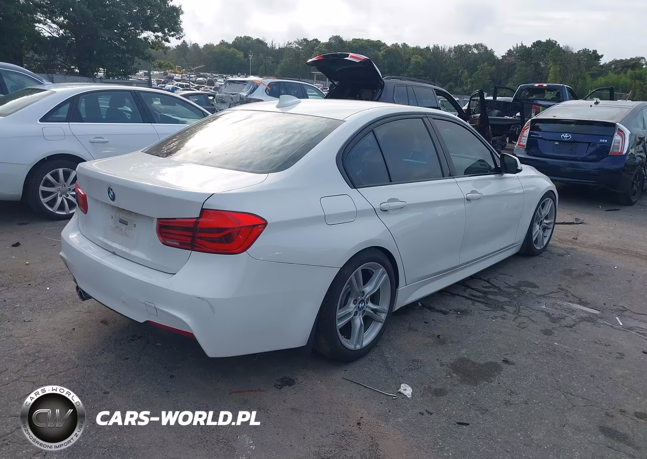 2018 BMW 330I xDrive VIN:WBA8D9G50JNU68891 - 4