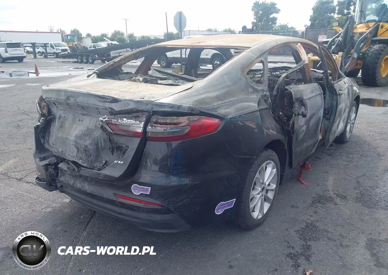 2019 Ford Fusion Energi Titanium VIN:3FA6P0SU8KR185381 - 4