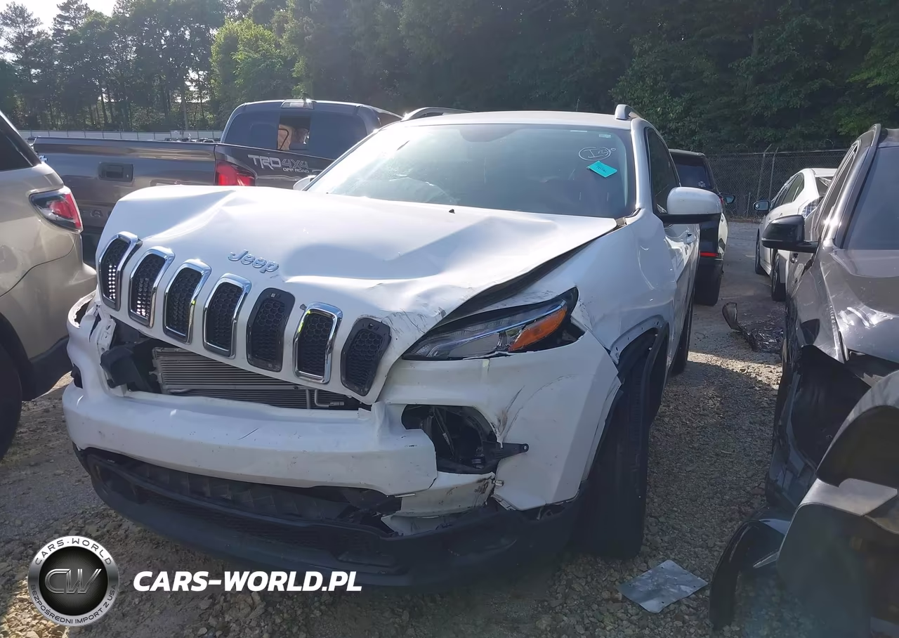 2018 Jeep Cherokee Latitude Fwd VIN:1C4PJLCB8JD590470 - 2