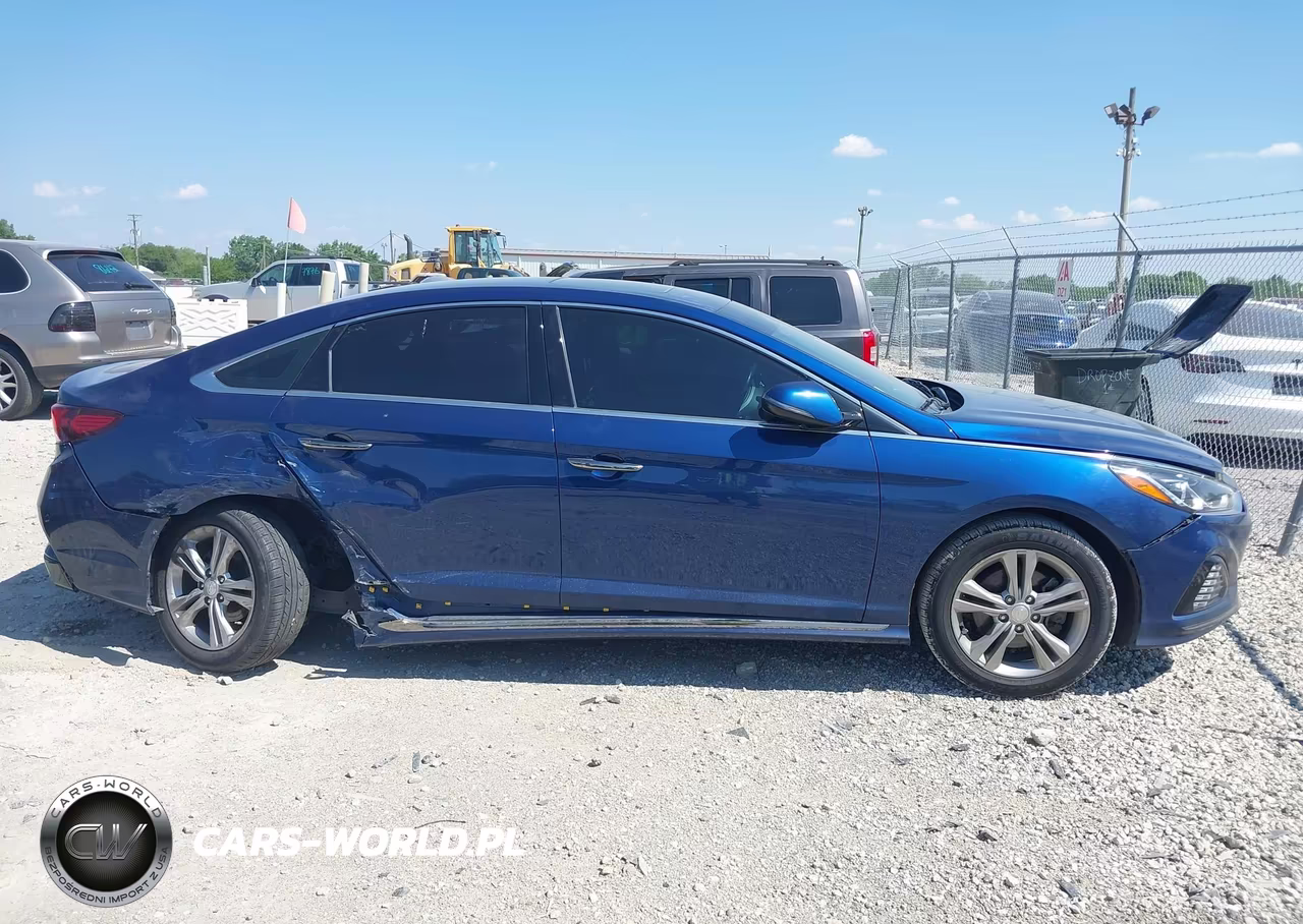 2018 Hyundai Sonata Sport VIN:5NPE34AF8JH649721 - 14