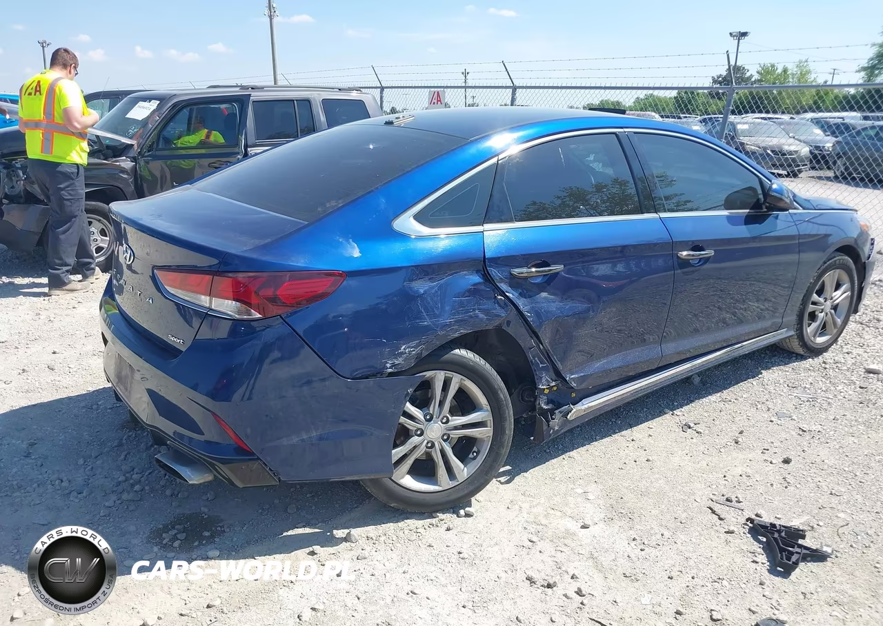 2018 Hyundai Sonata Sport VIN:5NPE34AF8JH649721 - 4