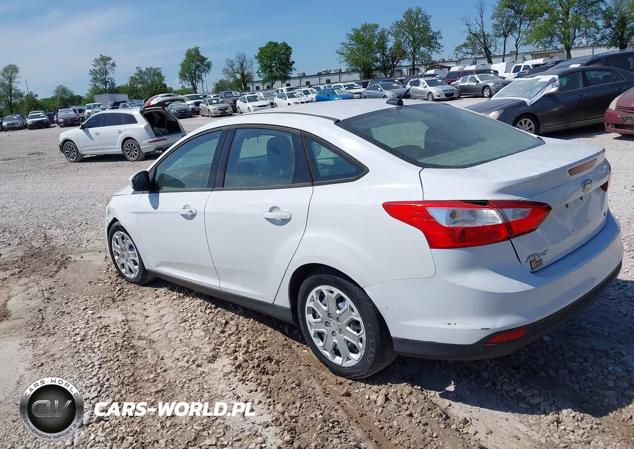 2012 Ford Focus Se VIN:1FAHP3F20CL195809 - 3