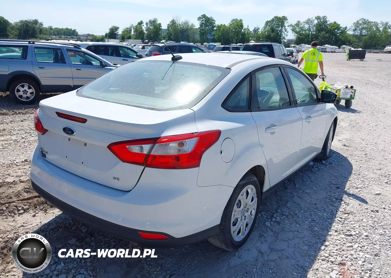 2012 Ford Focus Se VIN:1FAHP3F20CL195809 - 4