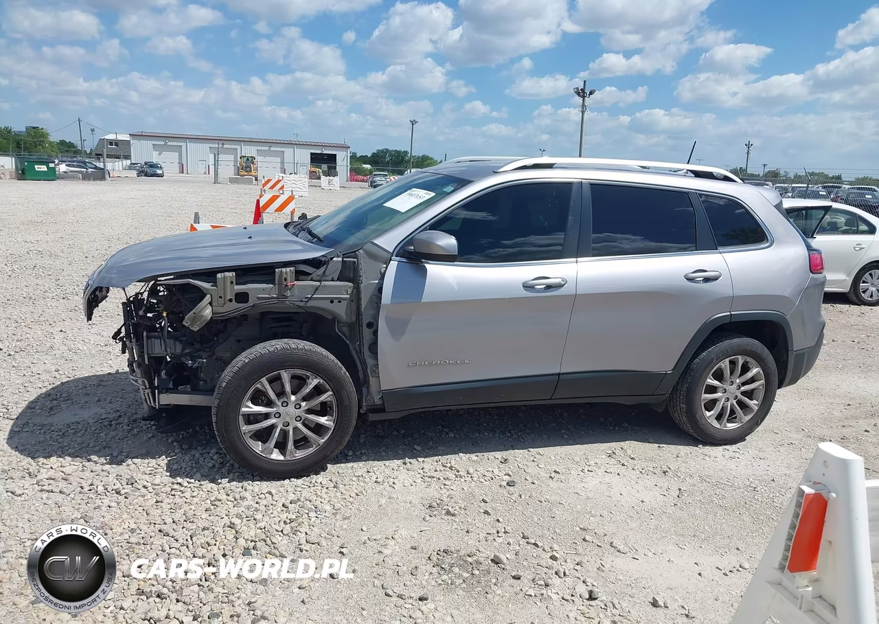 2019 Jeep Cherokee Latitude 4X4 VIN:1C4PJMCB6KD288649 - 14