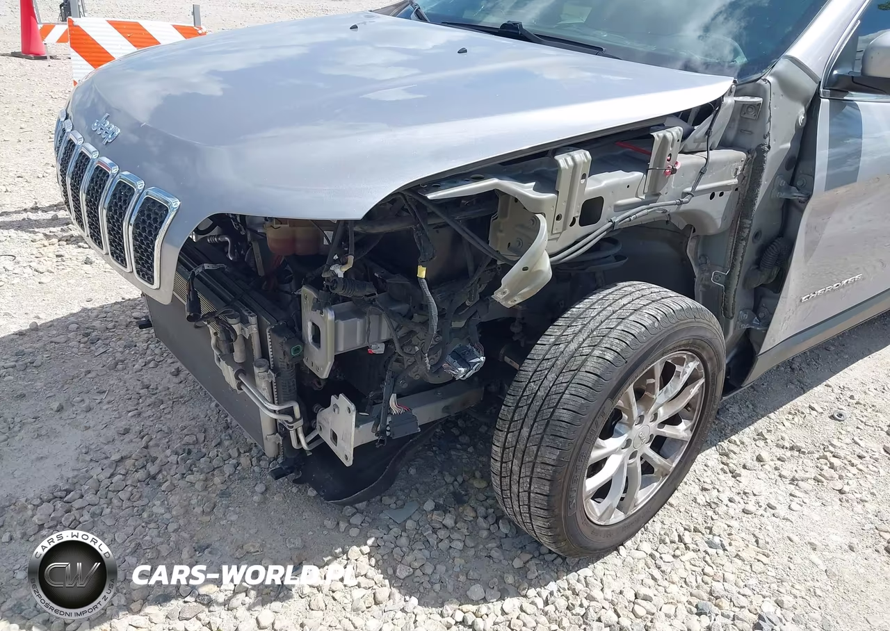 2019 Jeep Cherokee Latitude 4X4 VIN:1C4PJMCB6KD288649 - 17