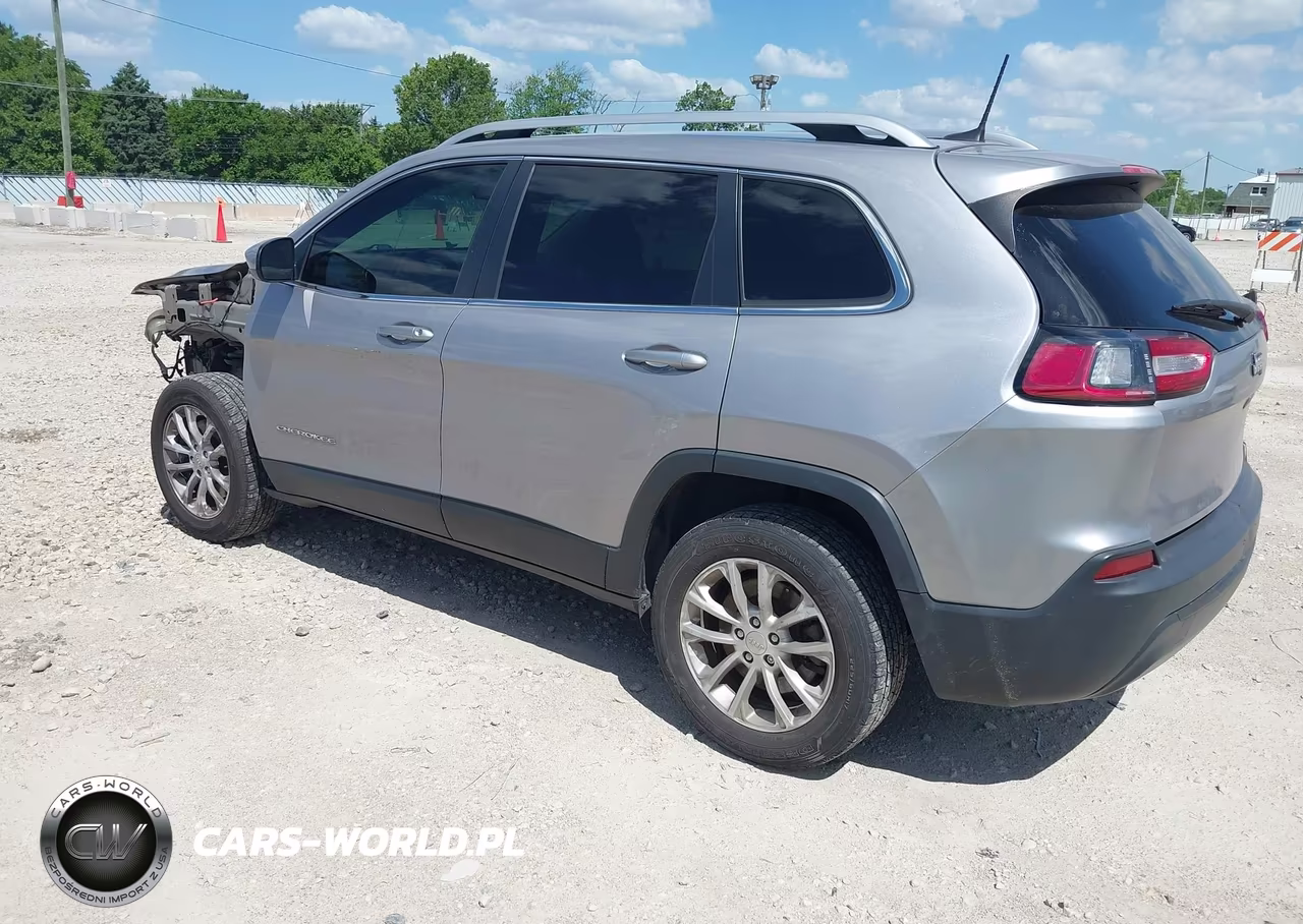 2019 Jeep Cherokee Latitude 4X4 VIN:1C4PJMCB6KD288649 - 3