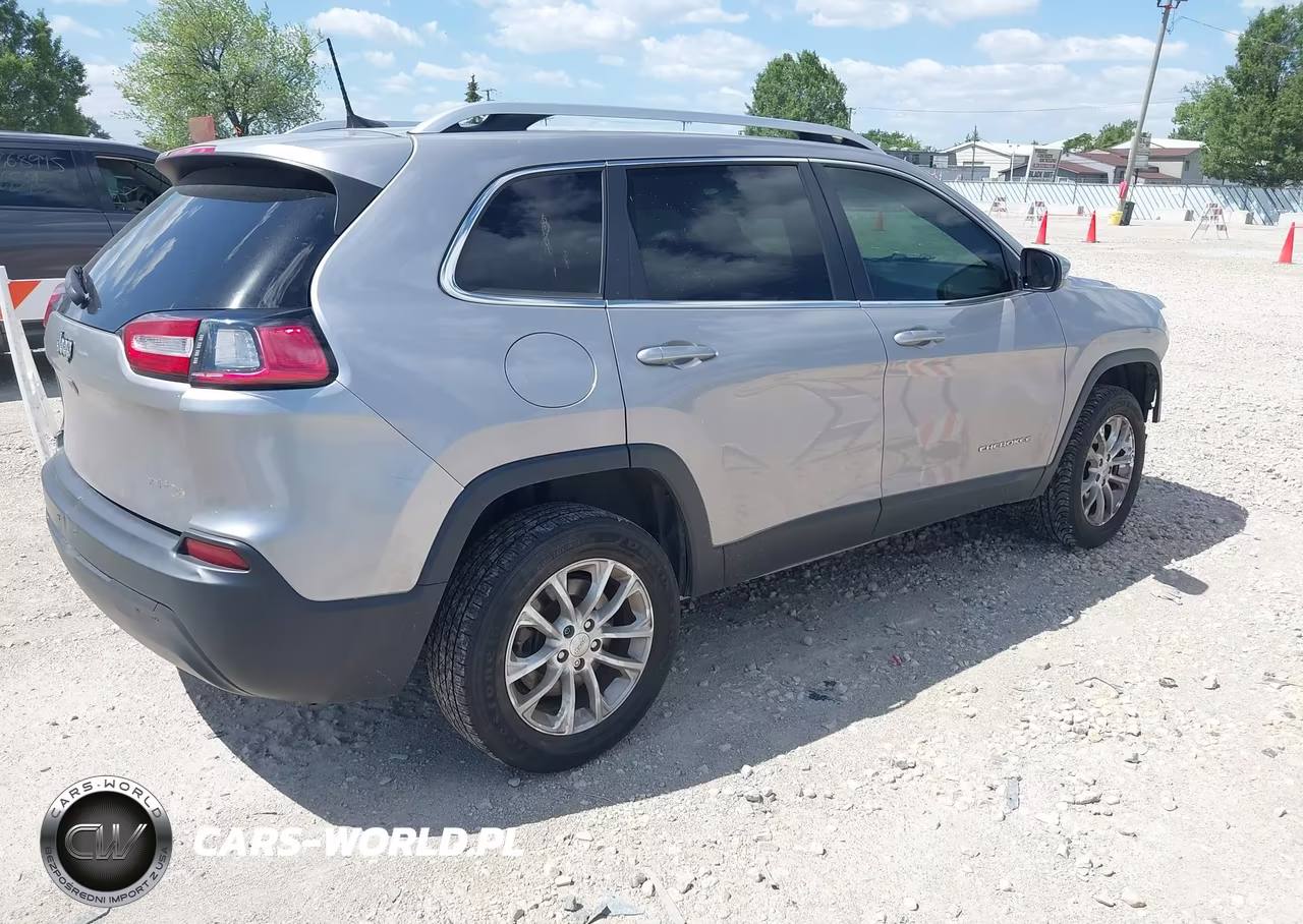 2019 Jeep Cherokee Latitude 4X4 VIN:1C4PJMCB6KD288649 - 4