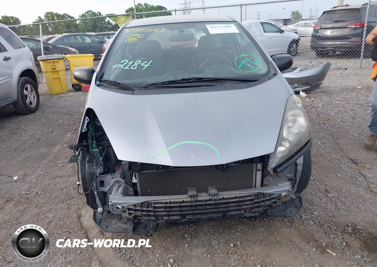 2010 Honda Fit VIN:JHMGE8H24AC006452 - 13