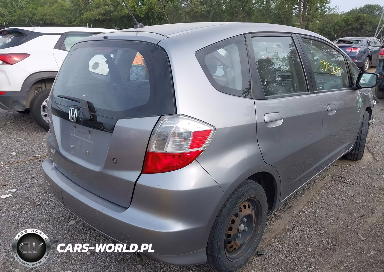 2010 Honda Fit VIN:JHMGE8H24AC006452 - 4