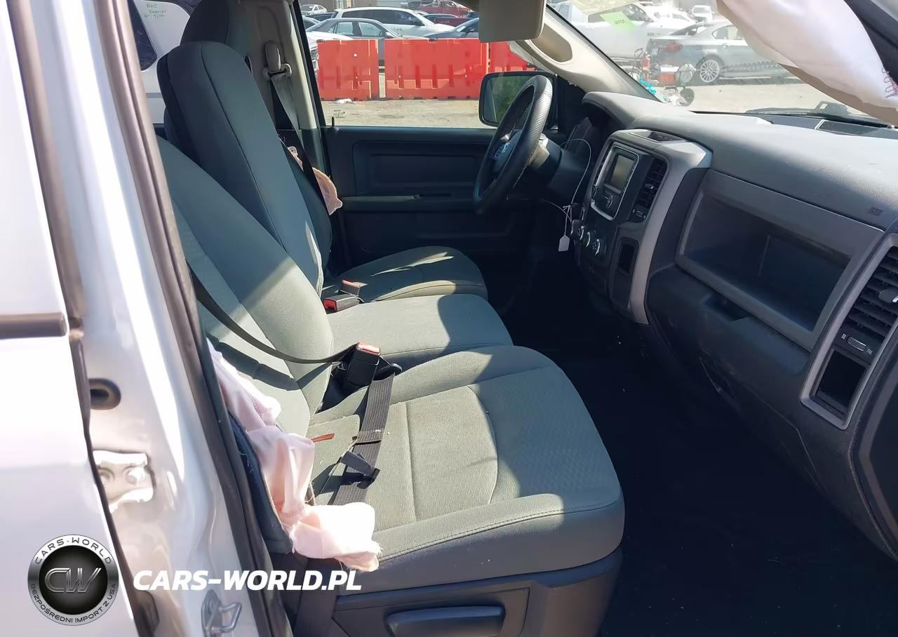 2017 Ram 1500 Express Quad Cab 4X2 6'4 Box VIN:1C6RR6FGXHS514563 - 5